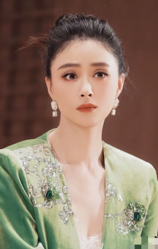 42岁蒋欣不婚真相曝光！神仙父母态度引全网热议