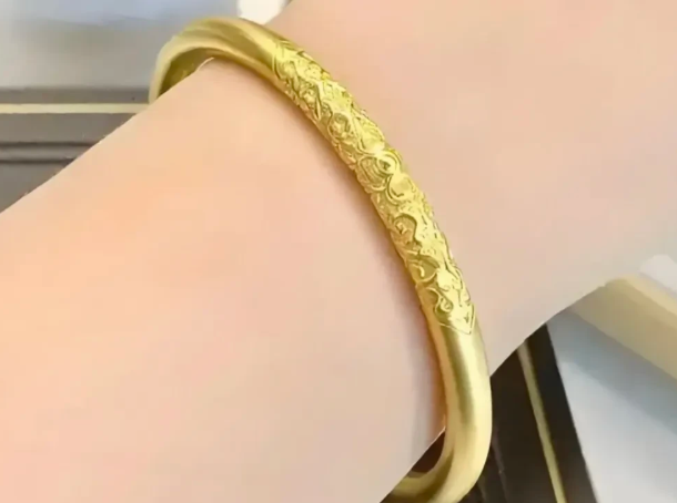 金价疯涨！40克金镯4万5