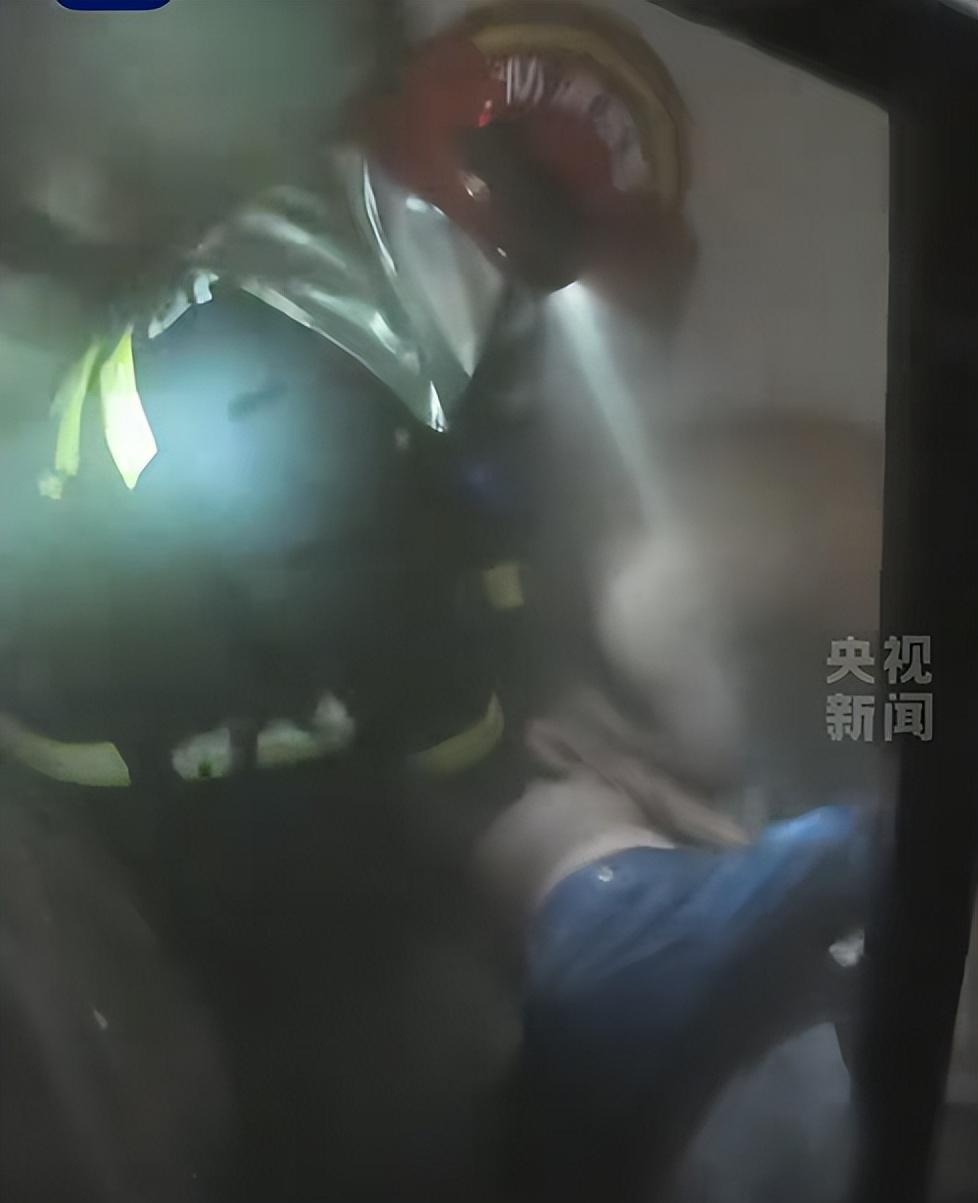 泪目！15楼火场生死营救