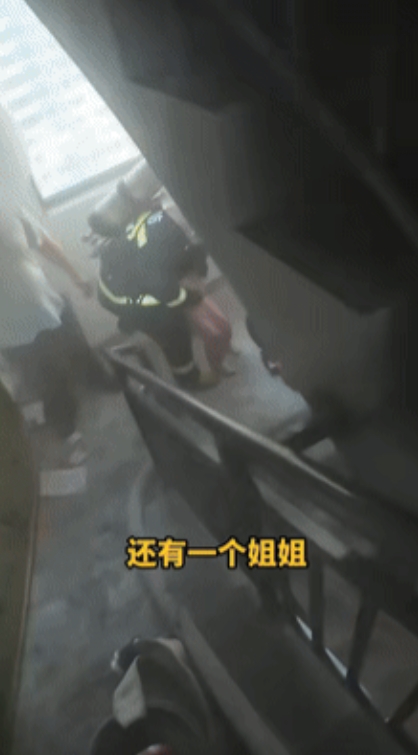 烈火中的生命奇迹！山东聊城消防员浓烟中三进火场