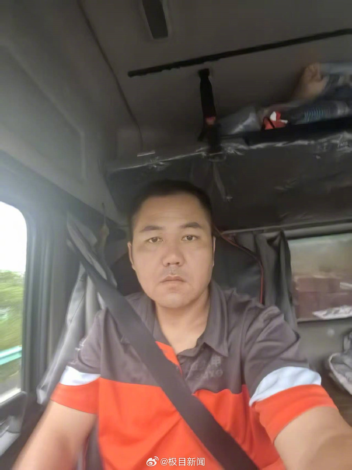 命悬一线！快递司机暴雨中冒死拦车示警