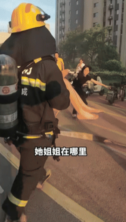 烈火中的生命奇迹！山东聊城消防员浓烟中三进火场