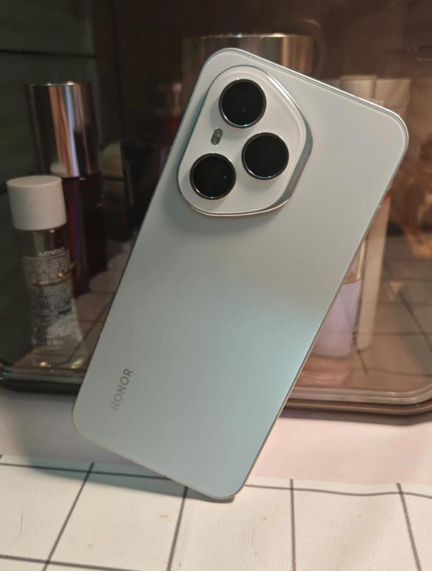 荣耀400 Pro爆款密码揭晓！质感+2亿像素+7200mAh