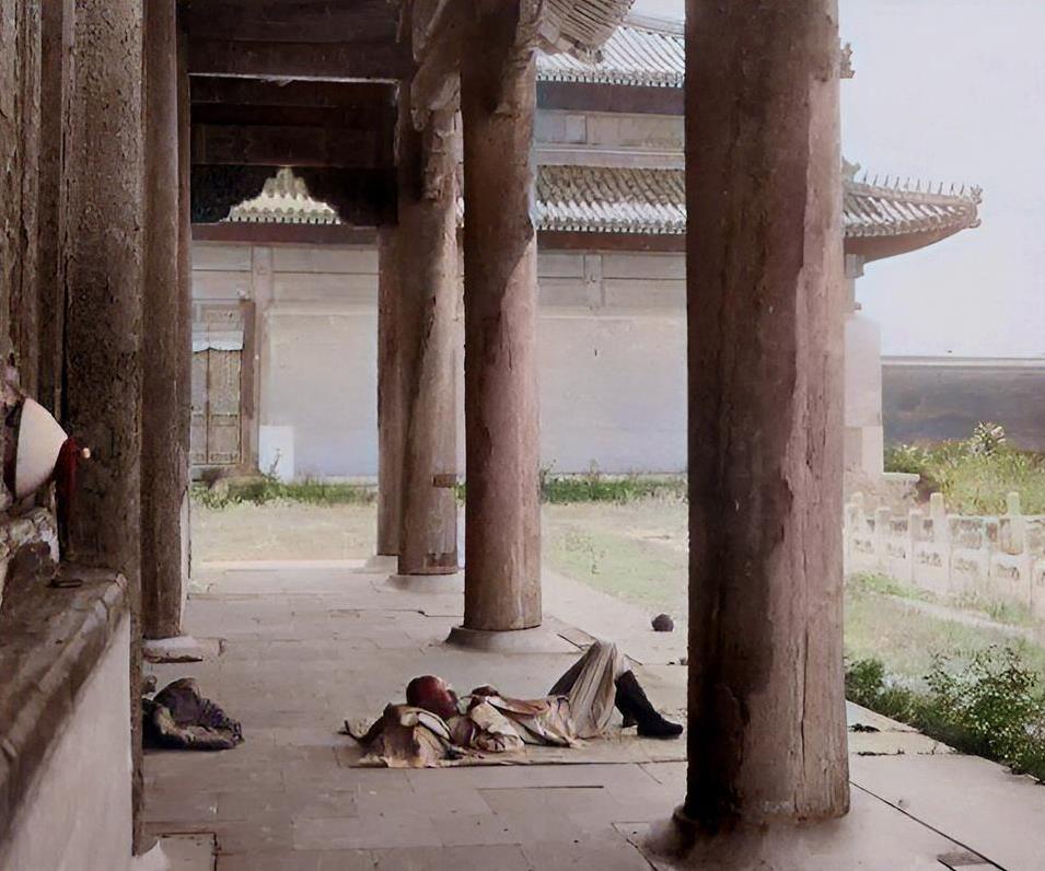 1900年紫禁城惊现‘躺平太监’