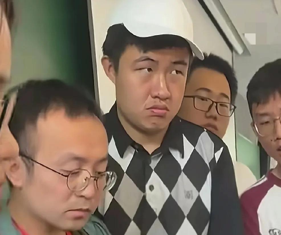 韦神犀利提问震全场！北大讲座现场王虹被问冒冷汗